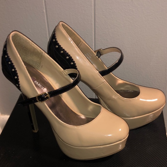 Tan and black heels - Picture 2 of 4